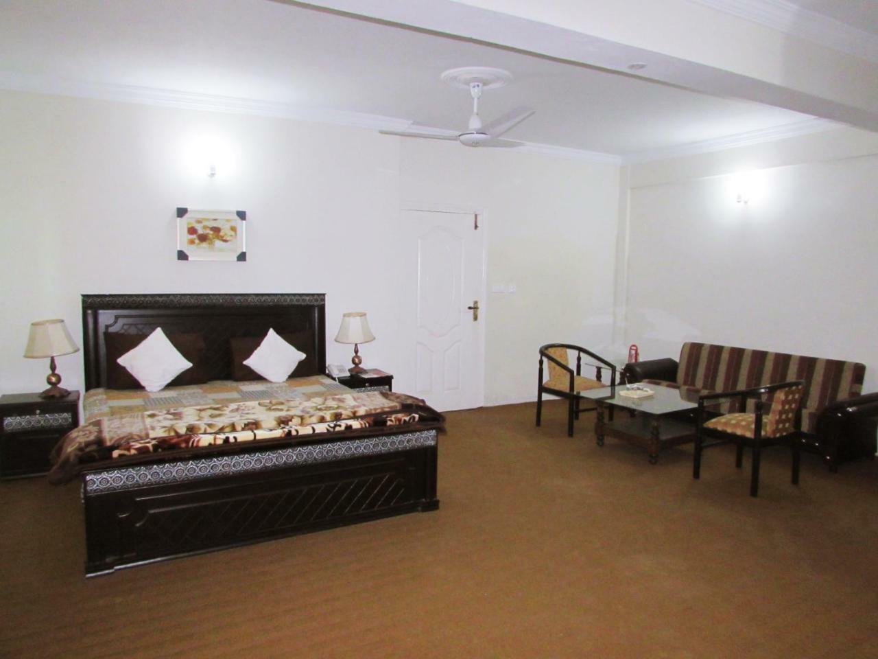 Stargaze Hotel & Apartment Abbottabad Zewnętrze zdjęcie